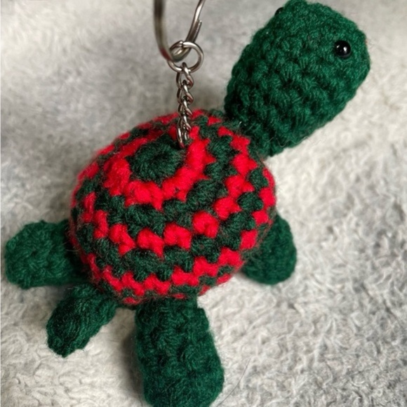 Handmade Green and Red Turtle Keychain - Picture 1 of 3